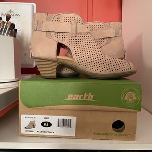 Blush leather suede shooties